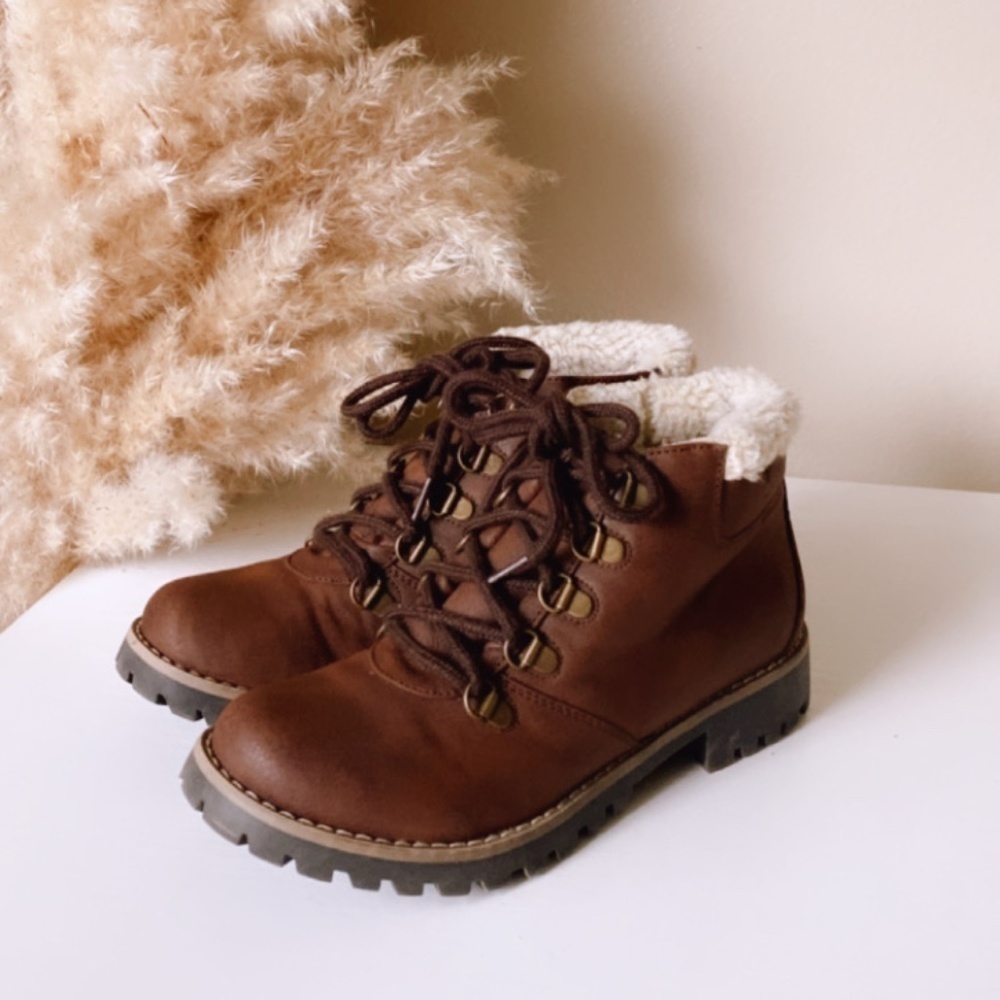 Sonoma Lifestyle Brown Hiking Booties
